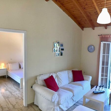 Wooden Ceiling Apartment - Close To City Center Kanálion Extérieur photo