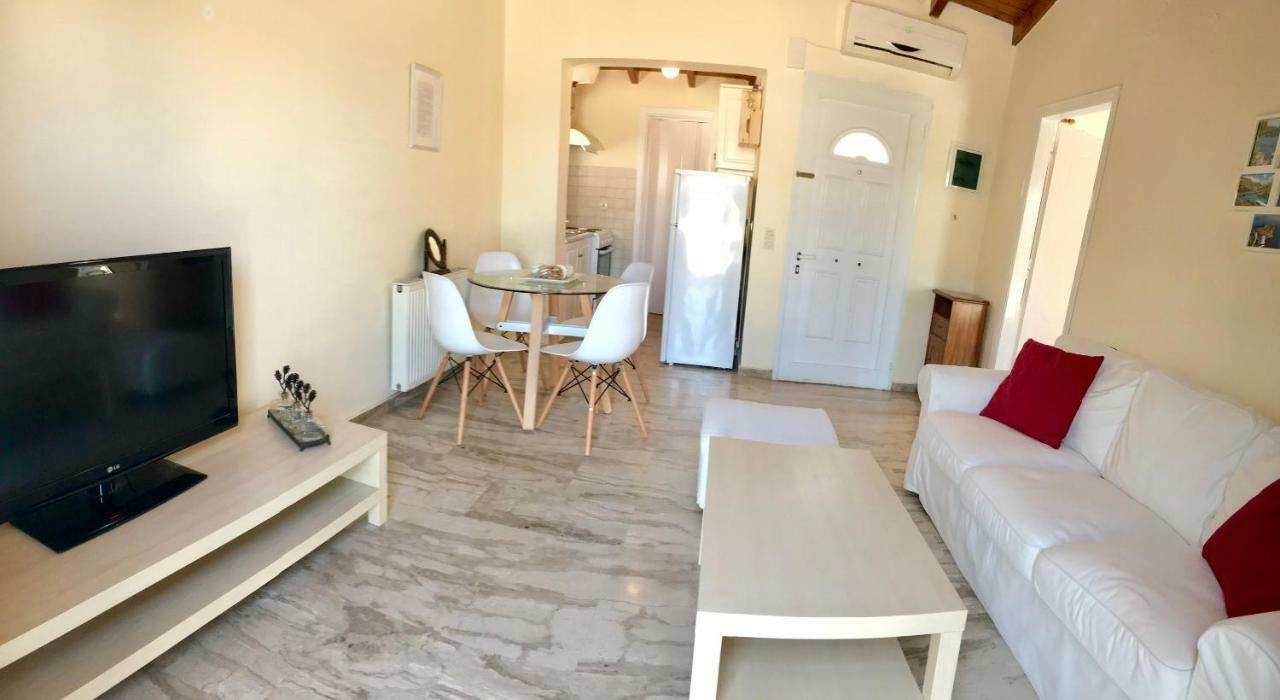 Wooden Ceiling Apartment - Close To City Center Kanálion Extérieur photo