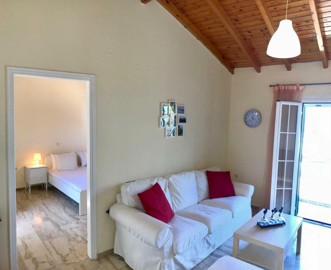 Wooden Ceiling Apartment - Close To City Center Kanálion Extérieur photo